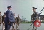 Standbild britischen und der United States Army Air Force Personal Vereinigtes Königreich, 1942, aus Sekunde 42 historischem Filmmaterial Videoclip 65675053115