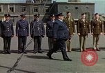Standbild britischen und der United States Army Air Force Personal Vereinigtes Königreich, 1942, aus Sekunde 49 historischem Filmmaterial Videoclip 65675053115