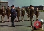 Standbild britischen und der United States Army Air Force Personal Vereinigtes Königreich, 1942, aus Sekunde 51 historischem Filmmaterial Videoclip 65675053115