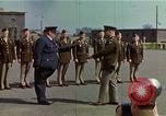 Standbild britischen und der United States Army Air Force Personal Vereinigtes Königreich, 1942, aus Sekunde 55 historischem Filmmaterial Videoclip 65675053115