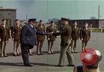Standbild britischen und der United States Army Air Force Personal Vereinigtes Königreich, 1942, aus Sekunde 56 historischem Filmmaterial Videoclip 65675053115