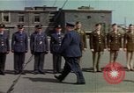 Standbild britischen und der United States Army Air Force Personal Vereinigtes Königreich, 1942, aus Sekunde 61 historischem Filmmaterial Videoclip 65675053115
