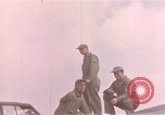 Immagine di Memphis Belle ispezione Regno Unito, 1942, secondo 3 filmato di repertorio 65675053119