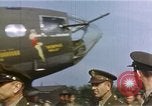 Immagine di Memphis Belle ispezione Regno Unito, 1942, secondo 15 filmato di repertorio 65675053119