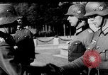Immagine di Truppe tedesche decorate Parigi Francia, 1940, secondo 34 filmato di repertorio 65675053121