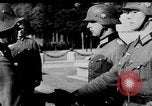 Immagine di Truppe tedesche decorate Parigi Francia, 1940, secondo 35 filmato di repertorio 65675053121