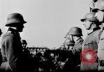 Immagine di Truppe tedesche decorate Parigi Francia, 1940, secondo 45 filmato di repertorio 65675053121