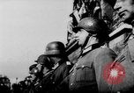 Immagine di Truppe tedesche decorate Parigi Francia, 1940, secondo 51 filmato di repertorio 65675053121