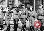 Immagine di Truppe tedesche decorate Parigi Francia, 1940, secondo 61 filmato di repertorio 65675053121