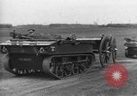 Standbild Live Fire Demonstrationen bei der British Army Royal School of Artillerie Salisbury England, 1936, aus Sekunde 5 historischem Filmmaterial Videoclip 65675053131