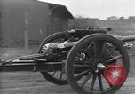 Standbild Live Fire Demonstrationen bei der British Army Royal School of Artillerie Salisbury England, 1936, aus Sekunde 17 historischem Filmmaterial Videoclip 65675053131