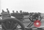 Standbild Live Fire Demonstrationen bei der British Army Royal School of Artillerie Salisbury England, 1936, aus Sekunde 25 historischem Filmmaterial Videoclip 65675053131