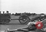 Standbild Live Fire Demonstrationen bei der British Army Royal School of Artillerie Salisbury England, 1936, aus Sekunde 26 historischem Filmmaterial Videoclip 65675053131