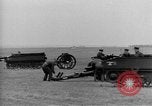 Standbild Live Fire Demonstrationen bei der British Army Royal School of Artillerie Salisbury England, 1936, aus Sekunde 29 historischem Filmmaterial Videoclip 65675053131