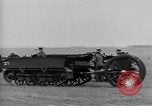 Standbild Live Fire Demonstrationen bei der British Army Royal School of Artillerie Salisbury England, 1936, aus Sekunde 30 historischem Filmmaterial Videoclip 65675053131