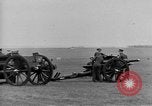 Standbild Live Fire Demonstrationen bei der British Army Royal School of Artillerie Salisbury England, 1936, aus Sekunde 31 historischem Filmmaterial Videoclip 65675053131