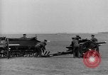 Standbild Live Fire Demonstrationen bei der British Army Royal School of Artillerie Salisbury England, 1936, aus Sekunde 32 historischem Filmmaterial Videoclip 65675053131
