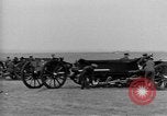 Standbild Live Fire Demonstrationen bei der British Army Royal School of Artillerie Salisbury England, 1936, aus Sekunde 33 historischem Filmmaterial Videoclip 65675053131