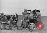 Standbild Live Fire Demonstrationen bei der British Army Royal School of Artillerie Salisbury England, 1936, aus Sekunde 54 historischem Filmmaterial Videoclip 65675053131