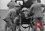 Standbild Live Fire Demonstrationen bei der British Army Royal School of Artillerie Salisbury England, 1936, aus Sekunde 56 historischem Filmmaterial Videoclip 65675053131