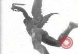 Standbild Colonne de Juilliet Paris Frankreich, 1940, aus Sekunde 10 historischem Filmmaterial Videoclip 65675053154