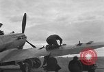 Standbild 66 Squadron RAF Spitfire Flugzeuge Vereinigtes Königreich, 1940, aus Sekunde 28 historischem Filmmaterial Videoclip 65675053159