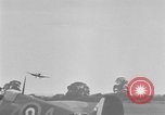 Standbild 66 Squadron RAF Spitfire Flugzeuge Vereinigtes Königreich, 1940, aus Sekunde 29 historischem Filmmaterial Videoclip 65675053159