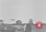 Standbild 66 Squadron RAF Spitfire Flugzeuge Vereinigtes Königreich, 1940, aus Sekunde 30 historischem Filmmaterial Videoclip 65675053159