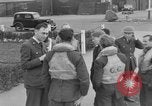 Standbild RAF-Piloten Briefing in der Schlacht von Großbritannien Vereinigtes Königreich, 1940, aus Sekunde 12 historischem Filmmaterial Videoclip 65675053160