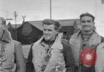 Standbild RAF-Piloten Briefing in der Schlacht von Großbritannien Vereinigtes Königreich, 1940, aus Sekunde 18 historischem Filmmaterial Videoclip 65675053160