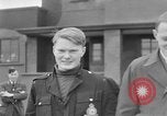 Standbild RAF-Piloten Briefing in der Schlacht von Großbritannien Vereinigtes Königreich, 1940, aus Sekunde 29 historischem Filmmaterial Videoclip 65675053160