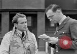 Standbild RAF-Piloten Briefing in der Schlacht von Großbritannien Vereinigtes Königreich, 1940, aus Sekunde 32 historischem Filmmaterial Videoclip 65675053160