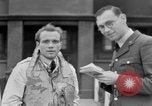 Standbild RAF-Piloten Briefing in der Schlacht von Großbritannien Vereinigtes Königreich, 1940, aus Sekunde 34 historischem Filmmaterial Videoclip 65675053160