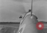 Standbild RAF Pilot läuft auf Ebene auf Alert Vereinigtes Königreich, 1940, aus Sekunde 28 historischem Filmmaterial Videoclip 65675053161