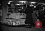 Standbild Pennsylvania Railroad Station New York City USA, 1940, aus Sekunde 26 historischem Filmmaterial Videoclip 65675053167