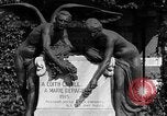 Immagine di Memoriale di Edith Cavell Bruxelles Belgio, 1920, secondo 28 filmato di repertorio 65675053216
