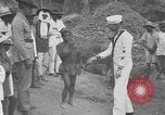 Standbild amerikanische Matrosen in Nordafrika Nordafrika, 1920, aus Sekunde 12 historischem Filmmaterial Videoclip 65675053227