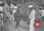Standbild amerikanische Matrosen in Nordafrika Nordafrika, 1920, aus Sekunde 16 historischem Filmmaterial Videoclip 65675053227