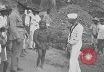 Standbild amerikanische Matrosen in Nordafrika Nordafrika, 1920, aus Sekunde 17 historischem Filmmaterial Videoclip 65675053227