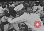 Standbild amerikanische Matrosen in Nordafrika Nordafrika, 1920, aus Sekunde 28 historischem Filmmaterial Videoclip 65675053227
