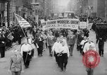 Standbild May Day Parade New York City USA, 1941, aus Sekunde 6 historischem Filmmaterial Videoclip 65675053243