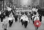 Standbild May Day Parade New York City USA, 1941, aus Sekunde 7 historischem Filmmaterial Videoclip 65675053243