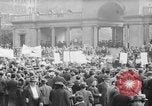 Standbild May Day Parade New York City USA, 1941, aus Sekunde 33 historischem Filmmaterial Videoclip 65675053243