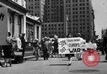 Standbild picket line New York City USA, 1941, aus Sekunde 8 historischem Filmmaterial Videoclip 65675053245