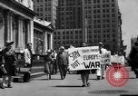Standbild picket line New York City USA, 1941, aus Sekunde 9 historischem Filmmaterial Videoclip 65675053245
