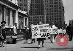 Standbild picket line New York City USA, 1941, aus Sekunde 10 historischem Filmmaterial Videoclip 65675053245