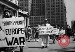 Standbild picket line New York City USA, 1941, aus Sekunde 29 historischem Filmmaterial Videoclip 65675053245