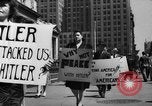 Standbild picket line New York City USA, 1941, aus Sekunde 38 historischem Filmmaterial Videoclip 65675053245