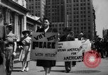 Standbild picket line New York City USA, 1941, aus Sekunde 39 historischem Filmmaterial Videoclip 65675053245