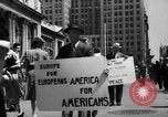 Standbild picket line New York City USA, 1941, aus Sekunde 42 historischem Filmmaterial Videoclip 65675053245